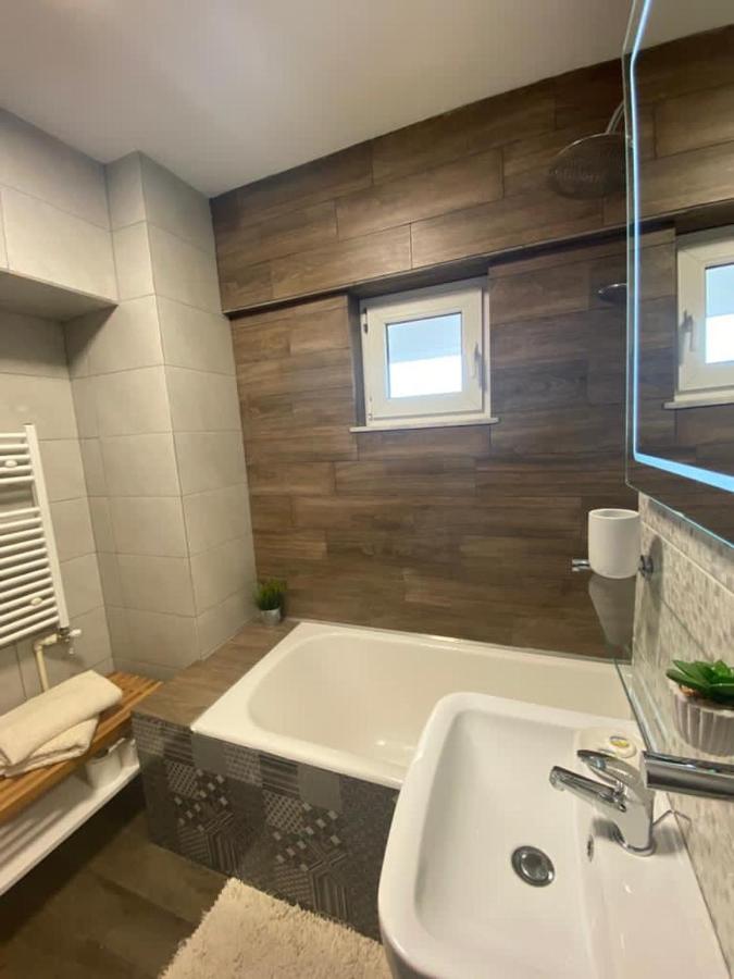Aparthotel Claudia -Self Check-In Brăila Esterno foto